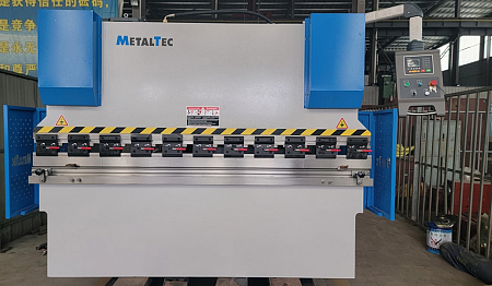 Листогибочный гидравлический пресс MetalTec HBM 63/2500 (Е22, инвертор заднего привода) купить в Новосибирске - rodan.ru