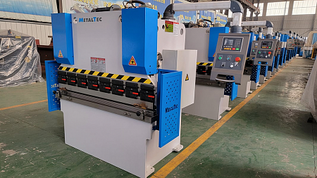 Гидравлический листогибочный пресс MetalTec HBM 125/2500 (Е22, инвертор заднего упора) купить в Новосибирске - rodan.ru