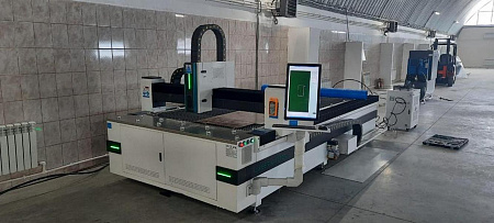 Оптоволоконный лазерный станок для резки металла MetalTec 1530 B (RECI-1000 W) купить в Новосибирске - rodan.ru